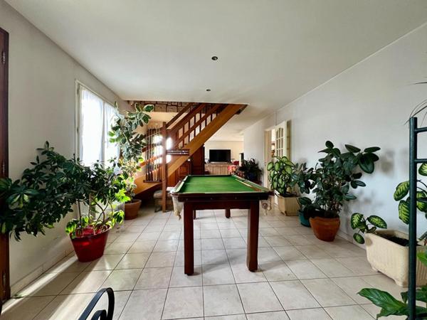 Gex ? Maison + stockage dans zone commerciale