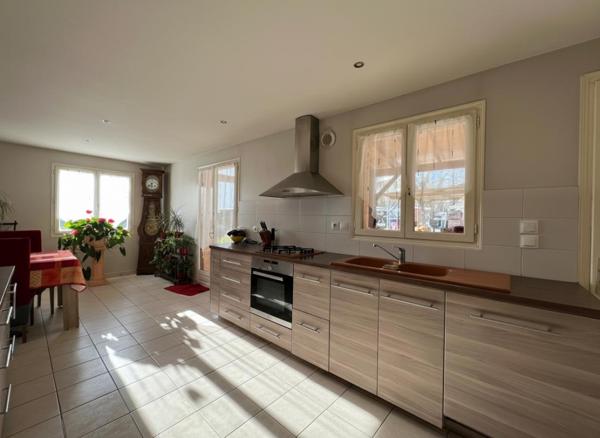 Gex ? Maison + stockage dans zone commerciale