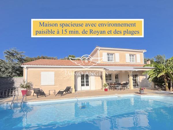 Maison spacieuse avec piscine au calme