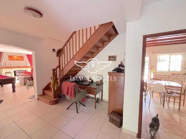 Maison spacieuse avec piscine au calme