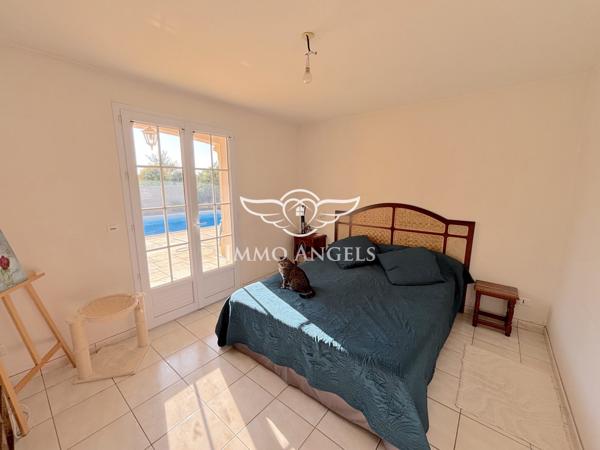 Maison spacieuse avec piscine au calme