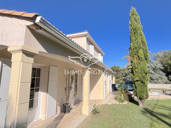 Maison spacieuse avec piscine au calme