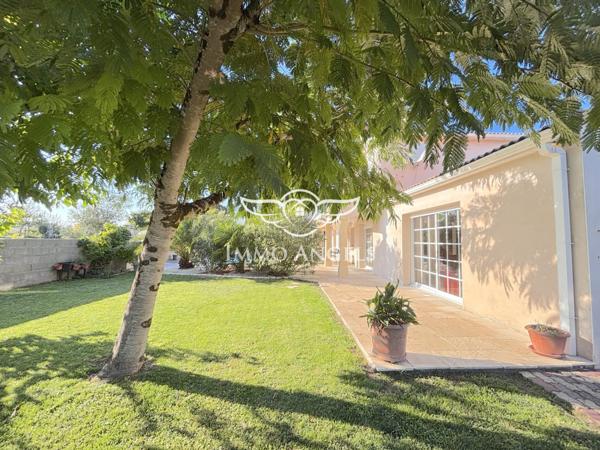 Maison spacieuse avec piscine au calme