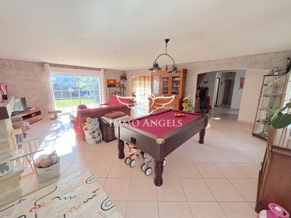 Maison spacieuse avec piscine au calme