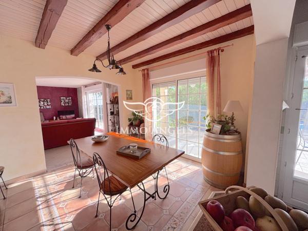 Maison spacieuse avec piscine au calme