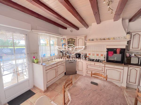 Maison spacieuse avec piscine au calme