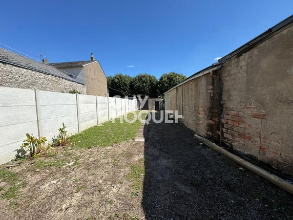 Maison de ville  2 ch 1 bur 102 m² dépendances et garage 102 m2 250 m² de jardin