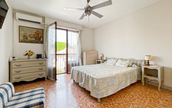 Appartement à vendre    2 pièces • 49,76 m2 Fréjus