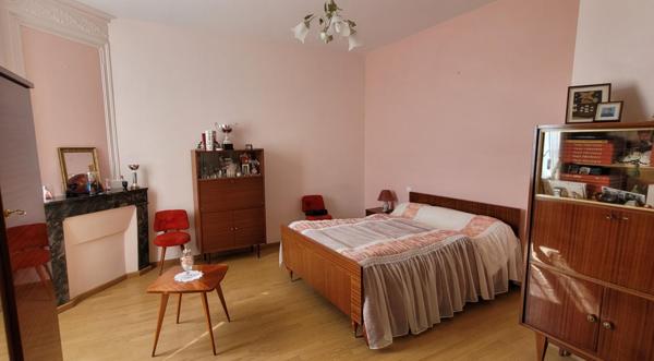 Maison en pierre sur un parc arboré de 4453 m2