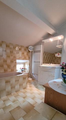 Maison en pierre sur un parc arboré de 4453 m2