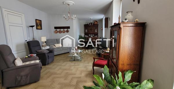 Maison en pierre sur un parc arboré de 4453 m2