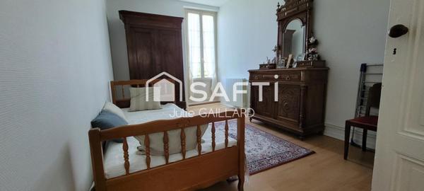 Maison en pierre sur un parc arboré de 4453 m2