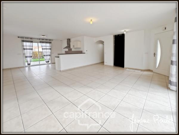 Maison à vendre 4 pièces 3 chambres Garage Terrain 470 m² VOUNEUIL SOUS BIARD (86)