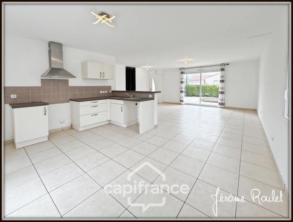 Maison à vendre 4 pièces 3 chambres Garage Terrain 470 m² VOUNEUIL SOUS BIARD (86)