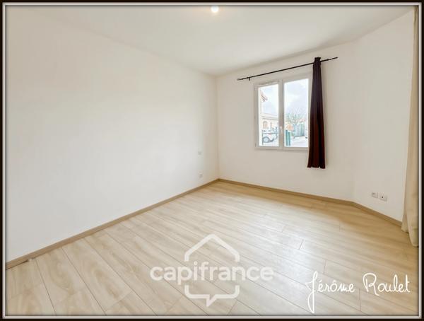 Maison à vendre 4 pièces 3 chambres Garage Terrain 470 m² VOUNEUIL SOUS BIARD (86)