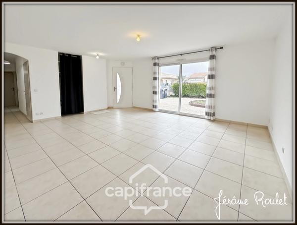 Maison à vendre 4 pièces 3 chambres Garage Terrain 470 m² VOUNEUIL SOUS BIARD (86)