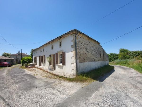 Maison à vendre 239 625 € Saint-Bonnet-sur-Gironde 6 p 244 m² DPE D