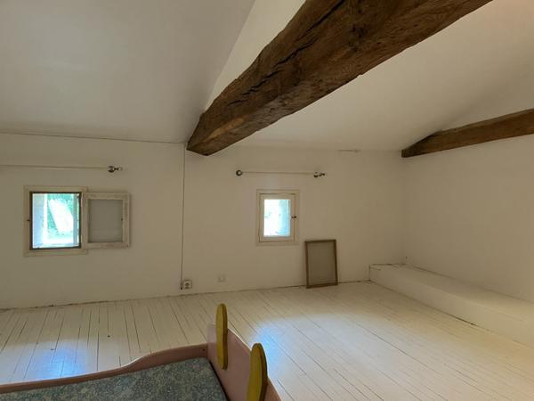Maison à vendre 239 625 € Saint-Bonnet-sur-Gironde 6 p 244 m² DPE D