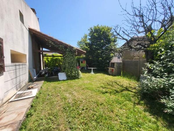 Maison à vendre 239 625 € Saint-Bonnet-sur-Gironde 6 p 244 m² DPE D