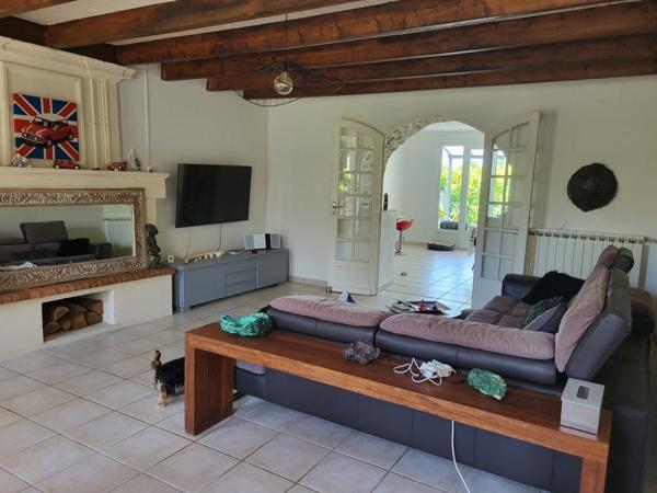 Maison à vendre 239 625 € Saint-Bonnet-sur-Gironde 6 p 244 m² DPE D