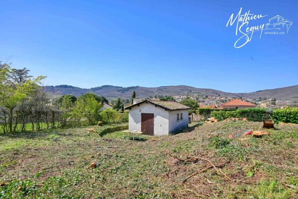 Terrain à construire avec bâti à conserver ou à démolir pour contruire votre habitat de demain