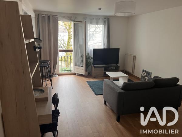 Location studio 33 m² Savigny-le-Temple