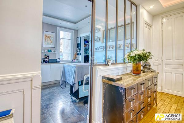 Versailles Notre-Dame Les Prés Appartement 6 pièces 145 m² situé au 2ème étage avec ascenseur (rarissime) €1 290 000 ** - Référence 27651