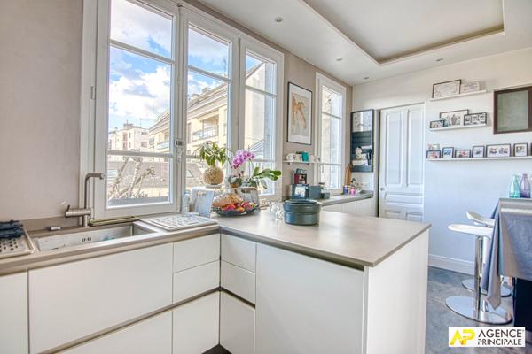 Versailles Notre-Dame Les Prés Appartement 6 pièces 145 m² situé au 2ème étage avec ascenseur (rarissime) €1 290 000 ** - Référence 27651