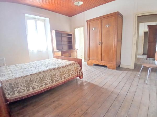 Petit prix, beau potentiel à saisir à Roumazière-Loubert !