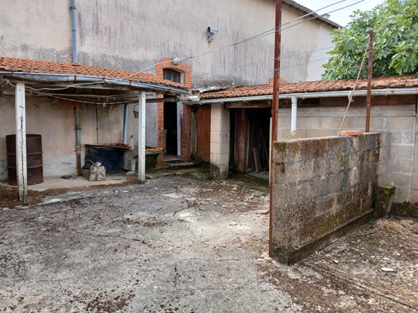 Petit prix, beau potentiel à saisir à Roumazière-Loubert !