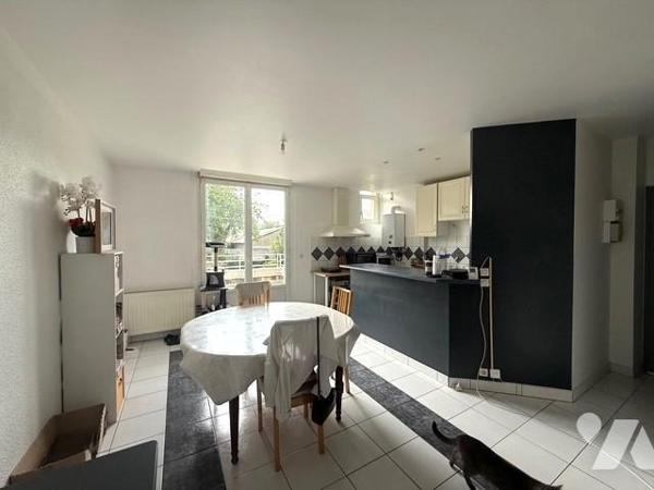 ANGERS GARE/PASSERELLE T3 AU 1ER ETAGE AVEC TERRASSE