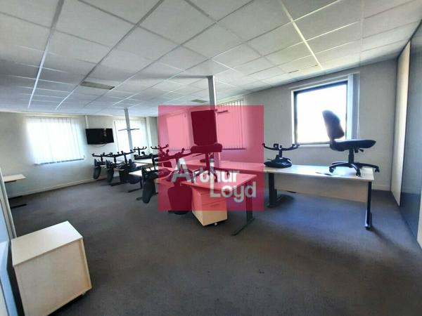 CLERMONT -FERRAND SECTEUR ESTAING CHU A VENDRE BUREAUX 701 M² - PARKING PRIVATIF