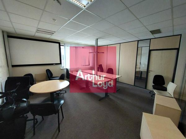 CLERMONT -FERRAND SECTEUR ESTAING CHU A VENDRE BUREAUX 701 M² - PARKING PRIVATIF