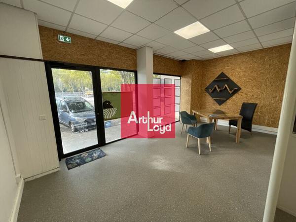 Bureaux à louer à Grenoble avec vitrine rénovée proche Esplanade