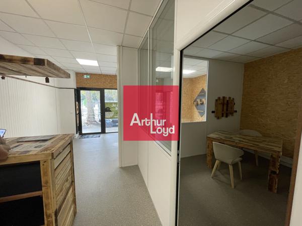 Bureaux à louer à Grenoble avec vitrine rénovée proche Esplanade