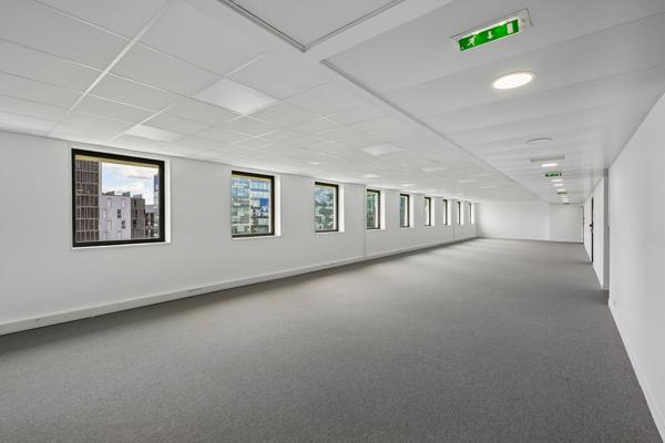Bureaux à louer à Nanterre avec surfaces modulables et accès RER