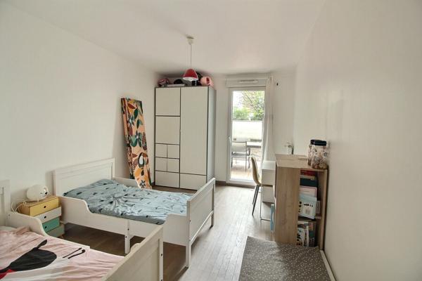 Suresnes Carnot Gambetta : Appartement familial de 4 pièces avec jardin privatif, terrasse, balcon et parking