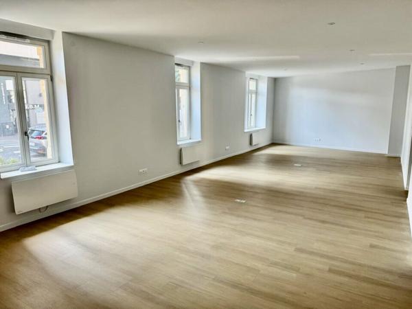 BUREAUX à VENDRE de 102.3 m²