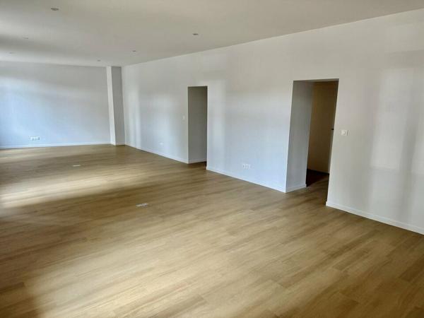 BUREAUX à VENDRE de 102.3 m²