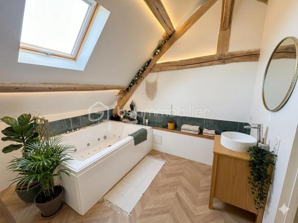 Coup de coeur ! Maison de charme au sud de Magny en Vexin!
Découvrez cette superbe maison alliant charme et modernité!
Elle se compose au rez de chaussée d'une pièce de vie lumineuse combinant salon / salle a manger , une belle cuisine ouverte aménagée et équipée , un cellier / buanderie et d'un wc indépendant .
Au premier étage vous découvrirez un espace nuit fonctionnel avec deux belles chambres spacieuses , un espace dressing , un wc indépendant et une salle d'eau moderne .
Le deuxième étage abrite une magnifique suite parentale avec jacuzzi privatif et dressing , une quatrième chambre complète cet étage .
Une terrasse , une cave et une petite parcelle arborée complètent ce bien rare !