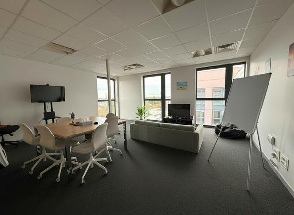 TOURS NORD L'AERONEF BUREAUX A LOUER DE 130 M² AVEC POSSSIBILITE DE PARKINGS