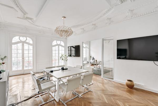 Bureaux à louer à PARIS 75008