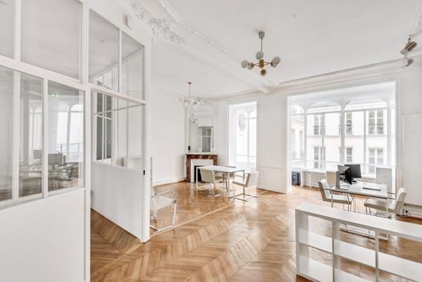 Bureaux à louer à PARIS 75008
