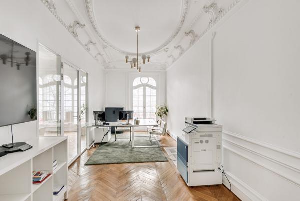 Bureaux à louer à PARIS 75008