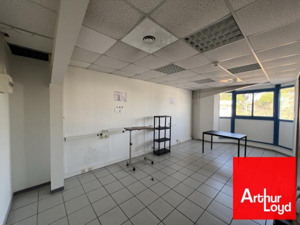 Bureaux à louer à Mauguio 180 m² avec parking et espace modulable