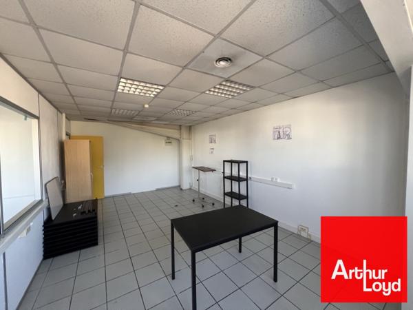 Bureaux à louer à Mauguio 180 m² avec parking et espace modulable
