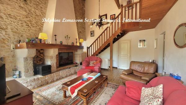 Maison en pierre avec 4 chambres et jardin clos