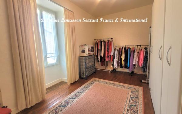 Maison en pierre avec 4 chambres et jardin clos