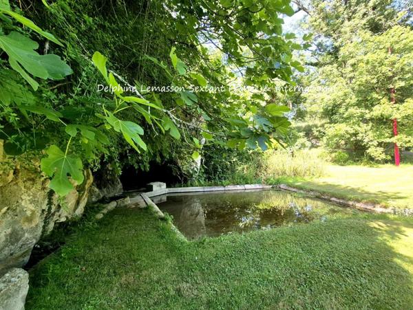Maison en pierre avec 4 chambres et jardin clos