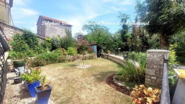 Maison en pierre avec 4 chambres et jardin clos